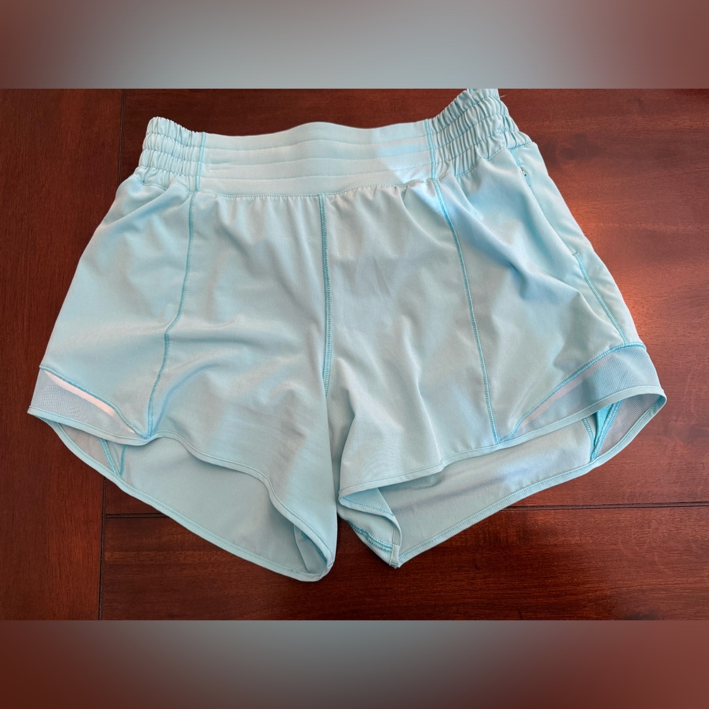 Lululemon hotty hot 4” shorts